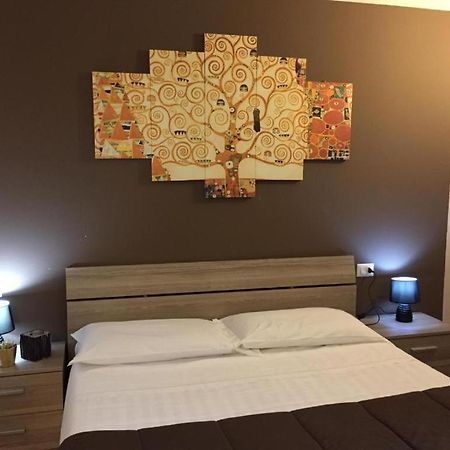 Hotel Ded 1 Parma Buitenkant foto